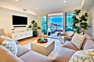 Stunning Oceanfront Getaway at Windansea Beach