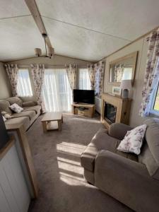 3 bed luxury lodge in Clennon View at Hoburne Devon Bay