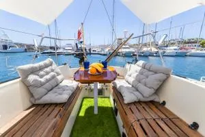 Seaside Chill-out Stay on a Sail Yacht - Uga