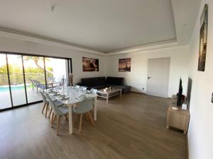 Superbe villa plain-pied avec piscine