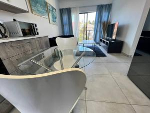 Sophiscated Upmarket One Bedroom Apartment