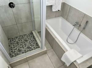 Sophiscated Upmarket One Bedroom Apartment