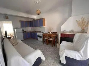 Evi's House - Orfánion