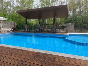 Park and pool studios