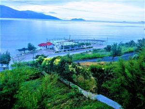 Ramos Spectacular 2-Story Holiday Home with Radhime Views