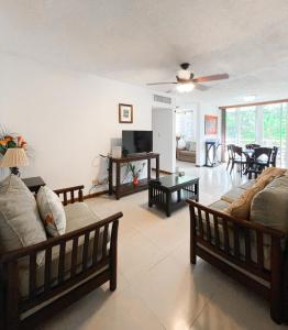 Costa Linda walking distance to the beach