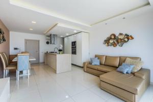 Unique penthouse with private pool & sea view