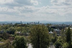 Sky Mountain View Free Parking