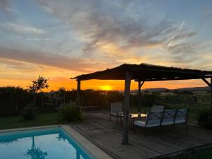 Wonderful villa with swimming pool near the sea.