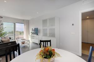 Brand new apartment with pool and SEA VIEW in Marbella