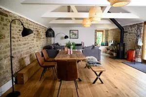 The Barn House - Swimming Pond,Jacuzzi,Chicks! - Whatlington