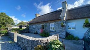 obrázek - Oranuisce Thatch Cottage Ballyvaughan