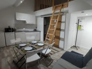 Little House : CDG-Paris-Asterix - 古桑维尔