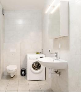 Botanic cinema apartment near Chopin airport