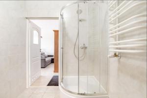 Botanic cinema apartment near Chopin airport
