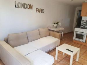 Appartement C dans une villa avec piscine chauffée & jacuzzi, chauffe en extra