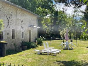 Maisons d'hotes La Tour du Sorbey - Gite Nature Familial - Piscine - 3 a 6 Pax : photos des chambres