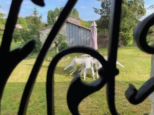 Maisons d'hotes La Tour du Sorbey - Gite Nature Familial - Piscine - 3 a 6 Pax : photos des chambres