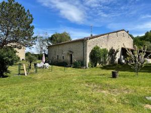 Maisons d'hotes La Tour du Sorbey - Gite Nature Familial - Piscine - 3 a 6 Pax : photos des chambres