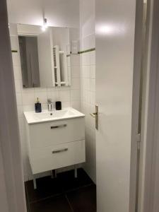 Les Capucins.Appartement élégant,Vue sur le jardin