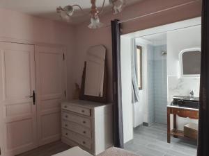 Maisons de vacances les violettes : Maison 4 Chambres