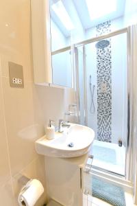 Hendon Escape Luxury Apartment with En-suite Bath