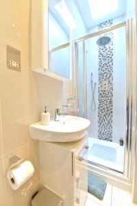 Hendon Escape Luxury Apartment with En-suite Bath