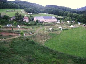 Campings Camping La Foret du Morvan Vintage caravan : photos des chambres