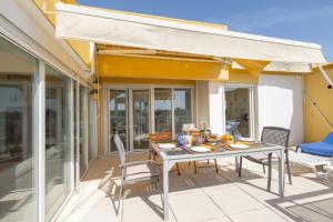 OceanFront & Big Terrace Private Condo