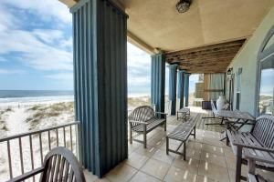 Six-Bedroom House room in H Blue Atlantis Home