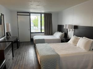 Standard Double Room with Balcony room in Fenwick Islander Motel