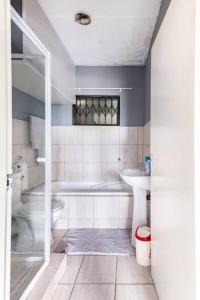 2 bedroom apartment close to OR Tambo