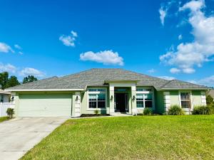 Gone Coastal! Large Heated pool home 30 min from beaches!
