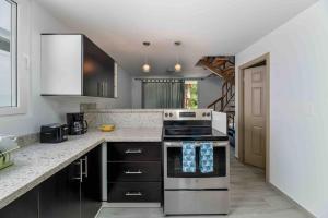 Cozy Beach Villa at The Shores 5 minutes from the beach