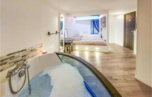 Appartements Nice Apartment In Saint-bonnet-le-chtea With Indoor Swimming Pool, Wifi And 3 Bedrooms : photos des chambres