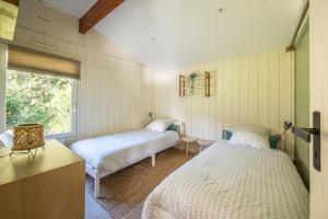 Maisons de vacances La Mesange - Chalet avec jacuzzi : photos des chambres