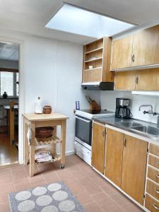 Retro cottage with garden in Torekovs best location