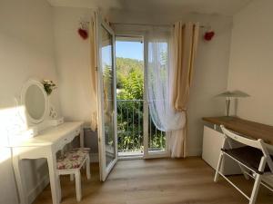 Maisons de vacances La Petite Poule Rousse - Maison avec piscine : photos des chambres