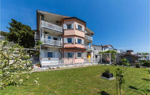 Gorgeous Apartment In Kastel Sucurac With House Sea View