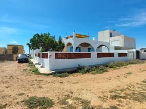 Maison vue mer, île de Zembra et montagne en Tunisie - Elhaouaria