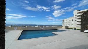 Apartamento frente al mar con piscina