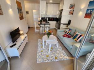 Appartements 150 m plage, piscine, clim, parking prive, entre Monaco & Menton, calme & Luxe assure ! : photos des chambres