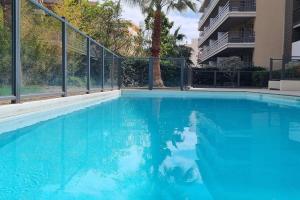 Appartements 150 m plage, piscine, clim, parking prive, entre Monaco & Menton, calme & Luxe assure ! : photos des chambres