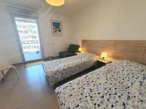 Appartements 150 m plage, piscine, clim, parking prive, entre Monaco & Menton, calme & Luxe assure ! : photos des chambres