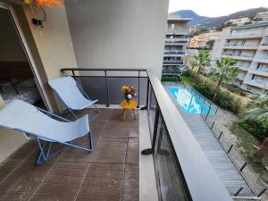 Appartements 150 m plage, piscine, clim, parking prive, entre Monaco & Menton, calme & Luxe assure ! : photos des chambres