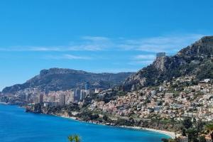 Appartements 150 m plage, piscine, clim, parking prive, entre Monaco & Menton, calme & Luxe assure ! : photos des chambres