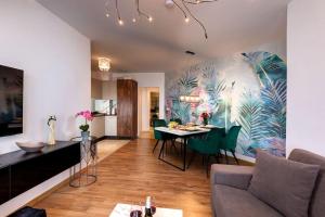 Stylish Sea View Apartment 3 Min to Beach Balcony & Comfort