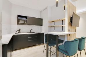 Pick A Flats Apartment in Parc Monceau - Boulevard de Courcelles