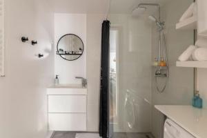 Ljubljana studio with FREE parking, Washer & Dryer