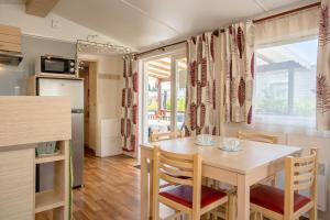 Appartements Mobil Home dans camping Frejus : photos des chambres